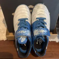 umbro トレーニングシューズ ホワイト/ブルー　19cm