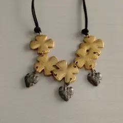 クローバーとハートのネックレス　ゴールド色