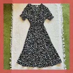 花柄 半袖ロングワンピース パフスリーブ　黒　白　フリル