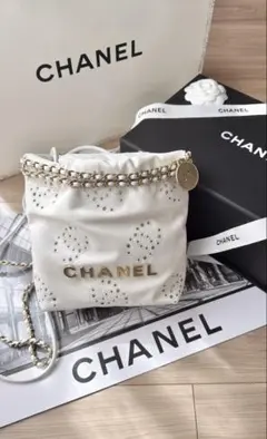新品同様 CHANEL22 ミニ ホワイトのサムネイル
