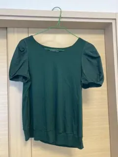 グリーンのカットソーのサムネイル