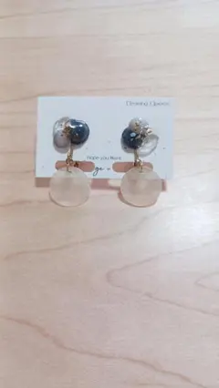 青 透明イヤリング