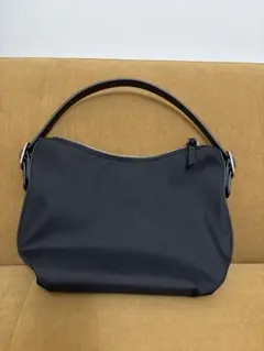 【最終値下】TOUT Y EST ブラックレザーハンドバッグ　SOLD　OUT品 値下げ】TOUT Y EST ハンドバッグ ブラック (EC) : カインドオル