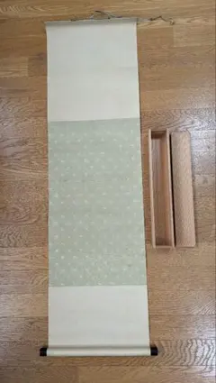 色紙掛軸 クリーム色と花柄淡緑色 木製収納ケース付き