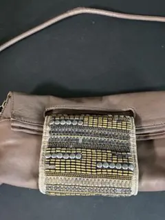 ビーズ装飾ブラウンレザーショルダーバッグ