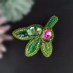 No.27*オリーブ＊ビーズ刺繍ブローチ*一点もの＊124