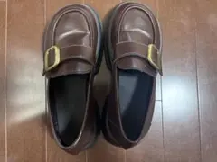 ブラウンバックル付きローファー厚底