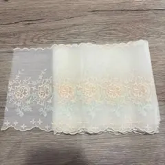 ベージュ　オーガンジー　ローズ刺繍　ハンドメイド　幅約18cm 約2m95cm
