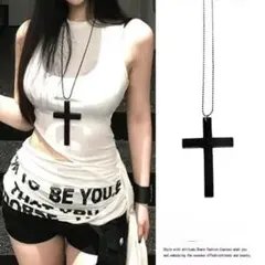 黒の十字架ネックレス
