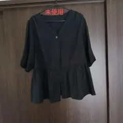 SHEINブラック ペプラムシャツ Vネック１１００円⇔700円価格変動↓↑↓↑