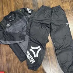 umbro 暖かいピステ上下セット ブラック 160