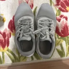New Balance グレー スニーカー