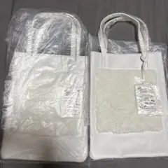 【非売品】ハローキティ&コフレドールコラボバッグ　白ファーポケット付き2点セット