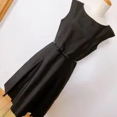 黒のノースリーブワンピース