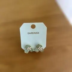フラワーモチーフ イヤリング ブルー