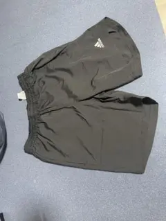 adidas 黒 ショートパンツ