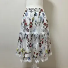 スーパービューティー　花　スカート　花柄　刺繍　白　ホワイト　夏のサムネイル