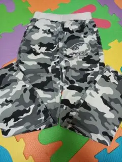 キッズ　パンツ　ズボン　140サイズ　迷彩柄