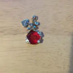 SamanthaThavasa　赤いりんごのチャーム