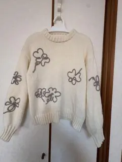 花柄刺繍アイボリーセーター