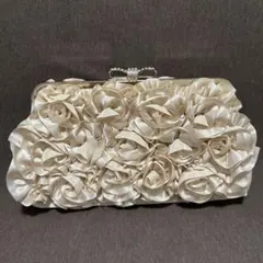 アイボリー フラワーモチーフ クラッチバッグ