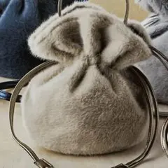 サキナ　ノベルティ 巾着風ファー ショルダーバッグ　ポーチ ストラップ付き