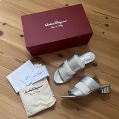 サルヴァトーレフェラガモ サンダル フラワーヒール シルバー 6.5D