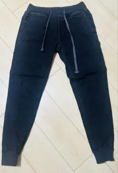 黒デニムパンツ スリムフィット　AZUL