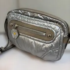 ANNA SUI ショルダーバッグ　ハート型ロゴチャーム　シルバー　メタルカラーのサムネイル