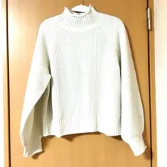 アイボリー ハイネックニット バルーンスリーブ
