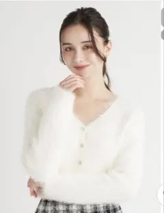 CELFORDフェザーヤーンビジュー釦カーディガン