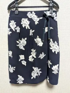 MISCH MASCH　スカート 花柄　ネイビー 　ミッシュマッシュのサムネイル