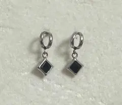 K10 ホワイトゴールド　オニキス　ピアス