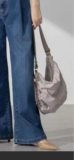 新品未使用　23区　撥水加工　ドローストリングショルダーバッグ　M ベージュ