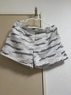 adidas 迷彩柄 ショートパンツ