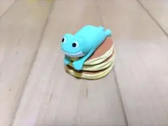 ハンドメイド　石粉粘土　ケコ太郎(カエル)とホットケーキ