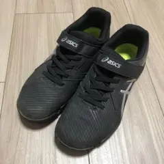 サッカーシューズ22.5 asics黒 スリッポンタイプ