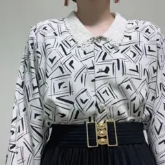 ホワイト 白 レース襟 パールボタン アート柄 レトロブラウス