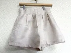 新品未使用品！titty&Co.の光沢感のある上品で華やかなショートパンツ♪