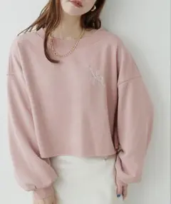 ナチュラルクチュール 刺繍ロゴ裏毛プルオーバー ピンク