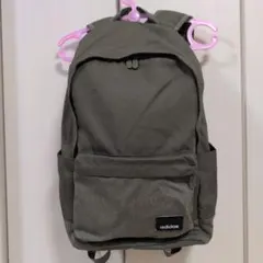 adidas オリーブグリーン リュック