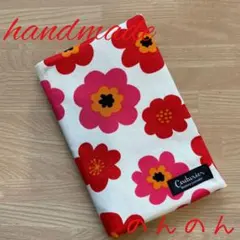 薄くて便利なお薬手帳ケース 白地に赤い花柄プリント
