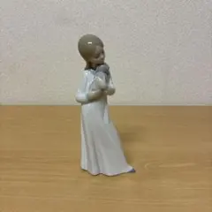 NAO 陶器置物 贈り物を持つ少女のサムネイル