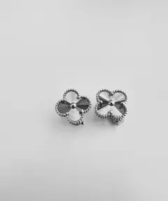 Van Cleef & Arpels ギヨシェ　ピアスオーダーストップ品 Van Cleef & Arpels ギヨシェ ピアスオーダーストップ品 - メルカリ