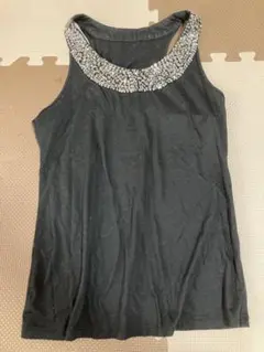 コムサデモード　ビーズ装飾付き黒タンクトップ