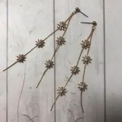 flower フラワー　ロング　ピアスのサムネイル