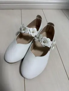 ホワイト フォーマルシューズ 花飾り付き♡22cm