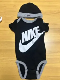Nike ボディスーツと帽子セット 6-12ヶ月