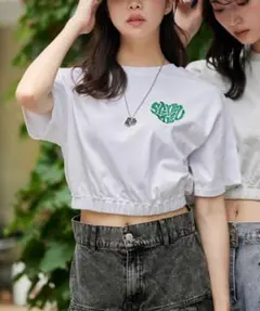 ロゴプリント クロップド丈 半袖Tシャツ ホワイト