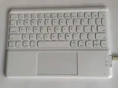 iPad用ホワイトケースとワイヤレスキーボードセット